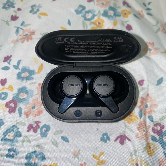 Philips Black Wireless Earbuds - Picture 1 of 2